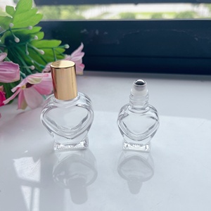 Elegante Flacone Vuoto con Tappo Argento o Oro per Oli Essenziali, 5ml 10ml, Bottiglie Roll-on in <span class=keywords><strong>Vetro</strong></span> Trasparente a Forma <span class=keywords><strong>di</strong></span> Cuore per Profumi - Product Image 4