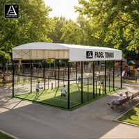 Terrain de padel extérieur intelligent et personnalisable avec structure de toit rétractable électrique et abri pare-soleil