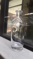 Bouteille d'alcool personnalisée logo en relief bouteilles de spiritueux décorer bouteille de whisky récipient mince 500ml 700ml 750ml