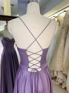 فساتين سهرة وحفلات الزفاف للوصيفات والضيوف بلون أزرق مخضر وبنفسجي وأخضر زمردي، من الساتان اللامع بدون أكمام مع تصميم مطوي وكورسيه وربطة خلفية - Product Image 4