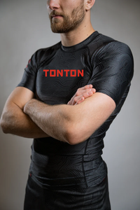 تونتون مخصص للرجال قميص قصير الأكمام مضاد للطفح الجلدي سريع الجفاف UPF 50 + ملابس سباحة للبالغين مضادة للاشعة فوق بنفطية الجري - Product Image 3