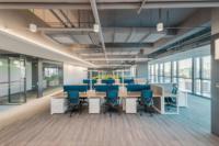 Poste de travail linéaire extensible pour centre d'appels avec gestion intégrée de l'alimentation E0 MFC, bureau modulaire pour équipe de bureau