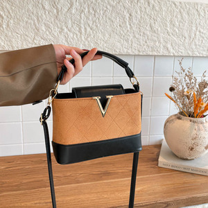Bolsa de Mão Feminina Elegante Retro, Versátil e Fashion, Bolsa de Ombro e Transversal, Bolsa Bucket Luxuosa, Material PU Estiloso e Moderno - Product Image 3
