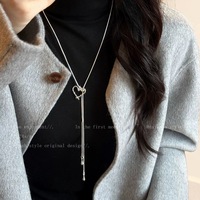 Chaîne de pull pour femme, style cool et minimaliste, rétractable, avec cœur en perle argentée électroplaqué, chaîne serpent, nouvelle collection 2025, légère et luxueuse