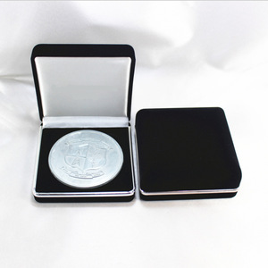Caja de <span class=keywords><strong>terciopelo</strong></span> <span class=keywords><strong>negro</strong></span> con logotipo personalizado simple, caja de embalaje de monedas con línea dorada, gran oferta - Product Image 3