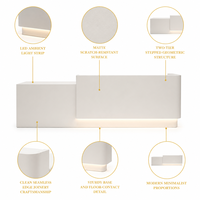 Comptoir de réception en bois massif avec bande lumineuse LED, table de présentation personnalisée pour magasin de bijoux, design d'intérieur
