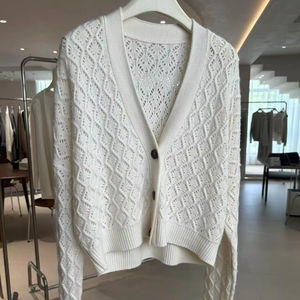 Pull en laine/cachemire pour femme luxueux à col en V, tricoté à l'ordinateur, blanc, logo sur le devant, élégant, décontracté, superposable, respirant, stylé - Product Image 1
