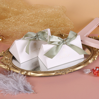 Boîte en papier texturé estampé à chaud, pliable en triangle, avec nœud en soie, pour bonbons et friandises de mariage
