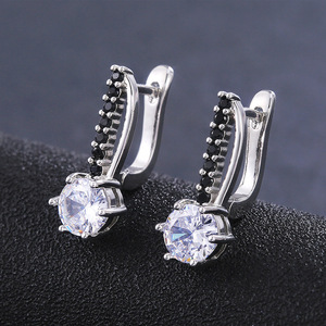 Orecchini a Clip Eleganti per Donne, con Micro Cristalli Incastonati, Design Classico Aperto, Gioielli di Moda per Uso Quotidiano - Product Image 1