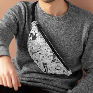 กระเป๋าคาดเอวพิมพ์ลายอนิเมะโพลีเอสเตอร์แบบกำหนดเอง ซิปกันน้ำ พกพาสะดวก ใช้ได้ทั้งแบบสะพายข้างและคาดเอว เหมาะสำหรับผู้หญิง ลายพิมพ์สวยงาม สำหรับการเดินทาง - Product Image 2