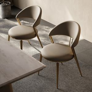 Chaise de salle à manger décontractée moderne avec dossier, luxe accessible pour la maison et les petits appartements, style scandinave, métal - Product Image 1