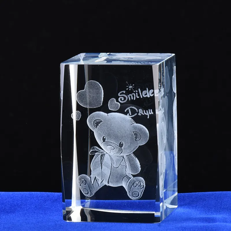 Souvenir kubus kristal bening K9, pabrik Oem baru 3d Laser ukiran beruang sebagai hadiah pernikahan kristal