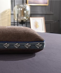 Le noyau d'oreiller de sarrasin entier de 35*55cm peut être démonté et l'oreiller de velours lavé protège la vertèbre cervicale - Product Image 3