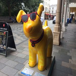 Sculpture d'animal réaliste en résine sur mesure, sculpture artistique de chien mignon peinte, statue en fibre de verre colorée de style dessin animé - Product Image 6