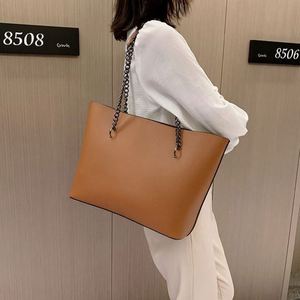 Sac fourre-tout à bandoulière en PU souple grande capacité pour femme, style luxe léger, avec chaîne, best-seller transfrontalier - Product Image 1