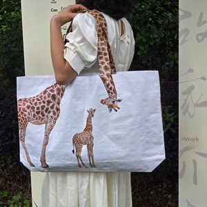 Custom Portable Animal <strong>Prints</strong> <strong>Giraffe</strong> Snakeskin Film Covered Waterproof Woven Shopping <strong>Bag</strong> Large Capacity Storage Exhibition - Product Image 1