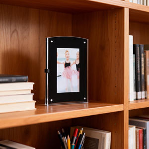 Marco de Fotos Acrílico Curvo Personalizado de Alta Calidad, Soporte de Exhibición de Cristal Conectado por Imán - Product Image 3