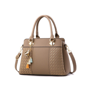 Bolso de Cuero Clásico para Mujer con Acabado Liso, Gran Espacio de Almacenamiento, Asa Cómoda y Diseño Elegante para Uso Diario - Product Image 2