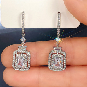Orecchini a Gancio con Pietra Scintillante Taglio Principessa per Donne, Eleganti Gioielli Pendenti con Pavé - Product Image 6