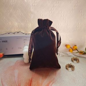 Vente en gros de pochettes en velours imprimées personnalisées de haute qualité avec cordon de serrage pour l'emballage de chocolat, de cosmétiques, de bijoux, de sacs cadeaux, écologiques - Product Image 5