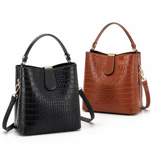 Sac à main fourre-tout en similicuir de qualité supérieure pour femme avec fermeture éclair fluide, grande capacité intérieure, élégant et minimaliste - Product Image 5