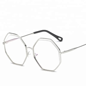 Lunettes de soleil à verres clairs de haute qualité, vente en gros, logo personnalisé, lunettes de soleil polarisées de luxe à la mode pour femmes - Product Image 5