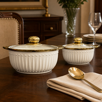 Ensemble de plats à gratin en porcelaine avec double poignée et bordure dorée, bol à soupe couvert pour hôtel