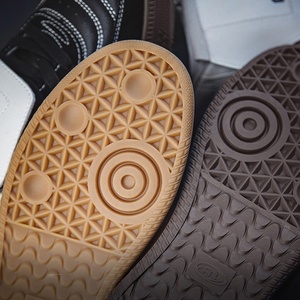 Chaussures de football pour hommes, chaussures de sport décontractées pour le printemps, chaussures blanches à semelle plate, chaussures de sport à bout rabattable pour la ville et l'entraînement - Product Image 3