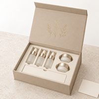 Boîte magnétique de découverte d'échantillons de soins de la peau de luxe sur mesure en papier mat avec logo en relief et insert facile à accéder