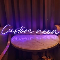 Penjualan terlaris dari pabrik tanda pemancar cahaya Neon, mudah dipasang dan digantung, dengan Slogan huruf dekorasi dinding latar belakang