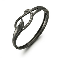 Bracelet minimaliste torsadé infini en cristal unique plaqué or fin, collection 2027 – Bracelets romantiques pour femme, vente en gros