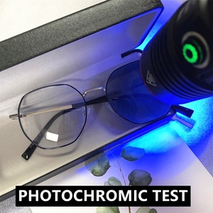 Lunettes photochromiques anti-lumière bleue pour femmes, monture ronde en métal argenté et noir, Lunettes PhotoGrey Pour Femme, Lonette Photogre - Product Image 3