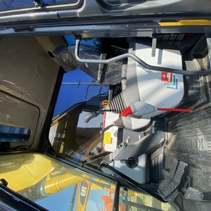 Excavadora Hidráulica Usada Komatsu PC220 de 22 Toneladas, Eficiente en Consumo de Combustible y Potente para Proyectos de Construcción - Product Image 3