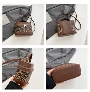 2025 New Fashion <b>Women's</b> PU Leather Crossbody <b>Bucket</b> <b>Bags</b> with Zipper Closure Durable Daily Use Handbags - Product Image 3