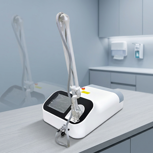 Appareil laser CO2 fractionné et pulsé double mode pour l'élimination des cicatrices d'acné, le raffermissement cutané et l'anti-âge - Product Image 1