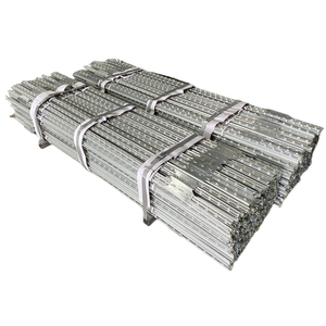 1-3/4 po. X 3-1/2 po. Poteau en T de clôture en acier vert de 6 pi avec plaque d'<span class=keywords><strong>ancrage</strong></span> - Product Image 1