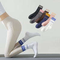 Chaussettes de yoga et de Pilates antidérapantes en coton de haute qualité pour le sport, avec logo personnalisé sur le bas, respirantes et sans couture, pour la saison d'automne