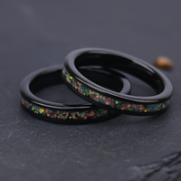 Bague en carbure de tungstène de 4 mm avec incrustation d'opale colorée pour cadeau ou anniversaire, ajustement confortable, incrustation d'opale de feu concassée, bague minimaliste pour filles
