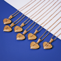 Collier personnalisé avec lettres en or sans ternissement Bijoux de luxe en acier inoxydable Collier avec initiale de 26 lettres et alphabet et pendentifs en forme de cœur