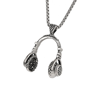 Collier pendentif casque audio inspiré de la musique rock, très populaire, pour le commerce transfrontalier Europe-Amérique ; Chaîne longue unisexe style hip-hop pour pull - Product Image 5
