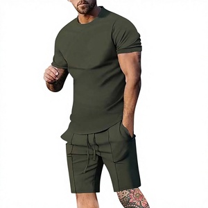 Ensemble de survêtement personnalisé pour homme avec t-shirt et short, vêtements de sport pour l'entraînement, les exercices, les sports et la mode streetwear, services OEM - Product Image 1