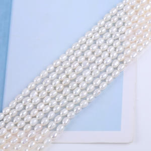 Perles de riz blanches d'eau douce naturelles de 4-5 mm, petites perles roses semi-finies pour collier DIY, vente en gros de perles semi-finies - Product Image 4