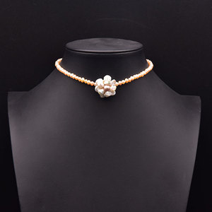 <span class=keywords><strong>Collana</strong></span> girocollo con <span class=keywords><strong>perle</strong></span> naturali d'acqua dolce color pesca e ciondolo a fiore barocco, <span class=keywords><strong>collana</strong></span> a girocollo con <span class=keywords><strong>perle</strong></span> per donna, all'ingrosso - Product Image 1