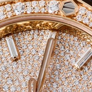 Relojes de Cristal de Zafiro con Incrustaciones de Diamantes de Primera Calidad para Hombre y Mujer con un Elegante Diseño Hip-Hop con Marcadores de Números Romanos - Product Image 4