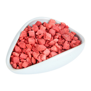 Dés de fraises lyophilisées Halal, faible teneur en eau, faible MOQ, emballage personnalisé, garniture pour pâtisserie, collation végétalienne saine, en vrac - Product Image 2