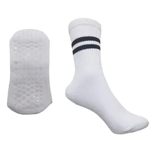 Vente en gros de haute qualité propre conception Grip Pilates Chaussettes Chaussettes durables antidérapantes Chaussettes de yoga bon marché
