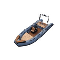 Bateau de pêche en fibre de verre Premium RIB 550C avec un ensemble complet d'accessoires