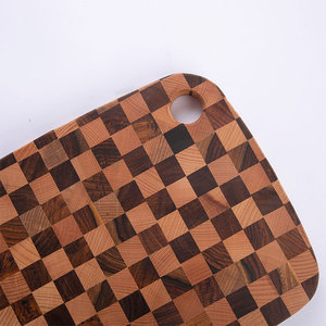 เขียงไม้ลายหมากรุกขนาดเล็ก 34 x 24 ซม. คุณภาพดีที่สุด สำหรับหั่นผักและเนื้อ สำหรับใช้ในครัว - Product Image 3