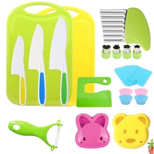 17 Piece Plastic Knife Set For Kids With Cutting Board And Fruit Veg Tools Safe Early Education Kitchen Play Set - Product Image 3