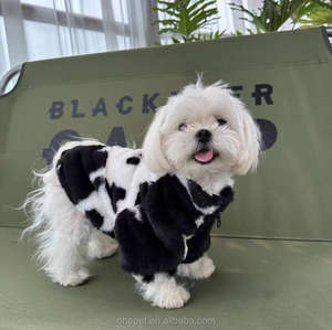 डेयरी गाय के साथ शानदार शीतकालीन नकली फर कुत्ते का कोट, लोकप्रिय पालतू वस्त्र हल्के धोने योग्य और फोल्डेबल - Product Image 3